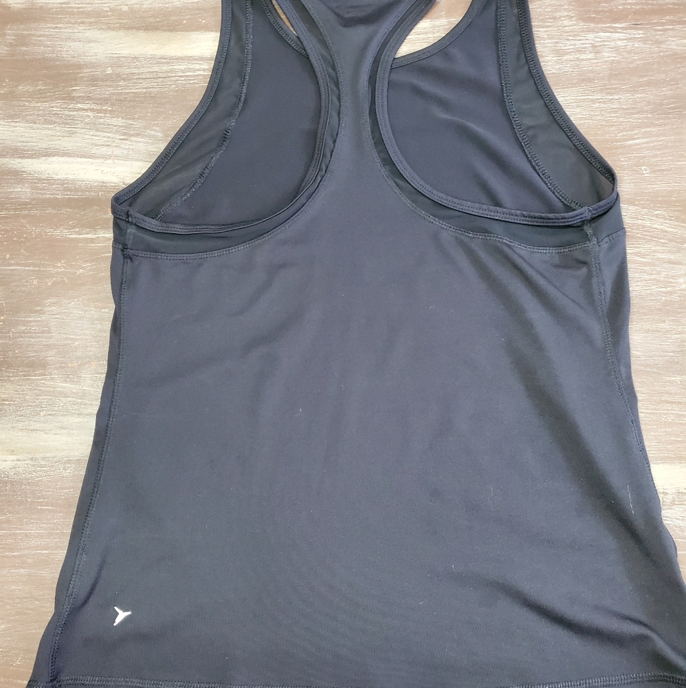 Workout top - Picture 2 of 3